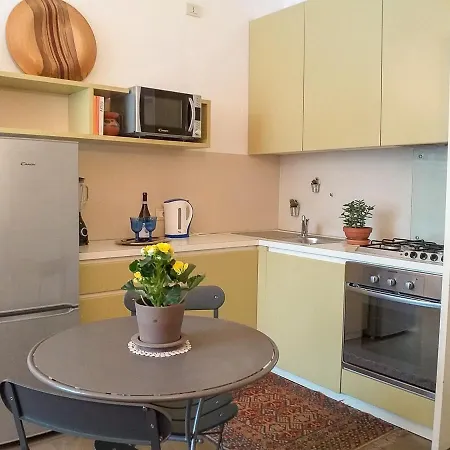 Comfortable Flat 15 Minutes Walk From Duomo Milaan