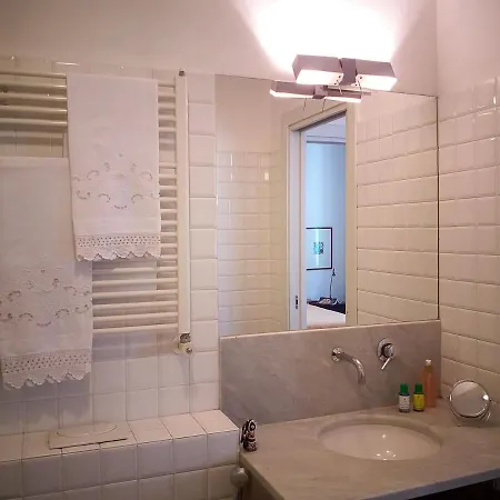 Comfortable Flat 15 Minutes Walk From Duomo * Milaan