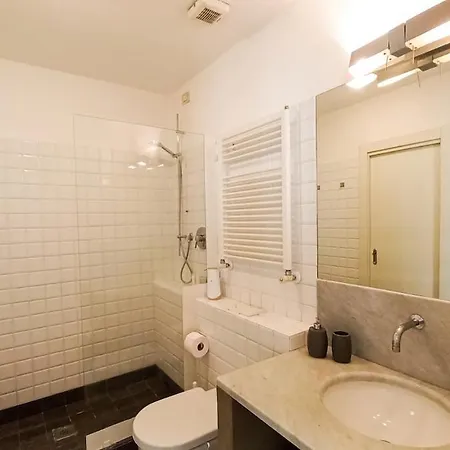 Appartement Comfortable Flat 15 Minutes Walk From Duomo Milaan